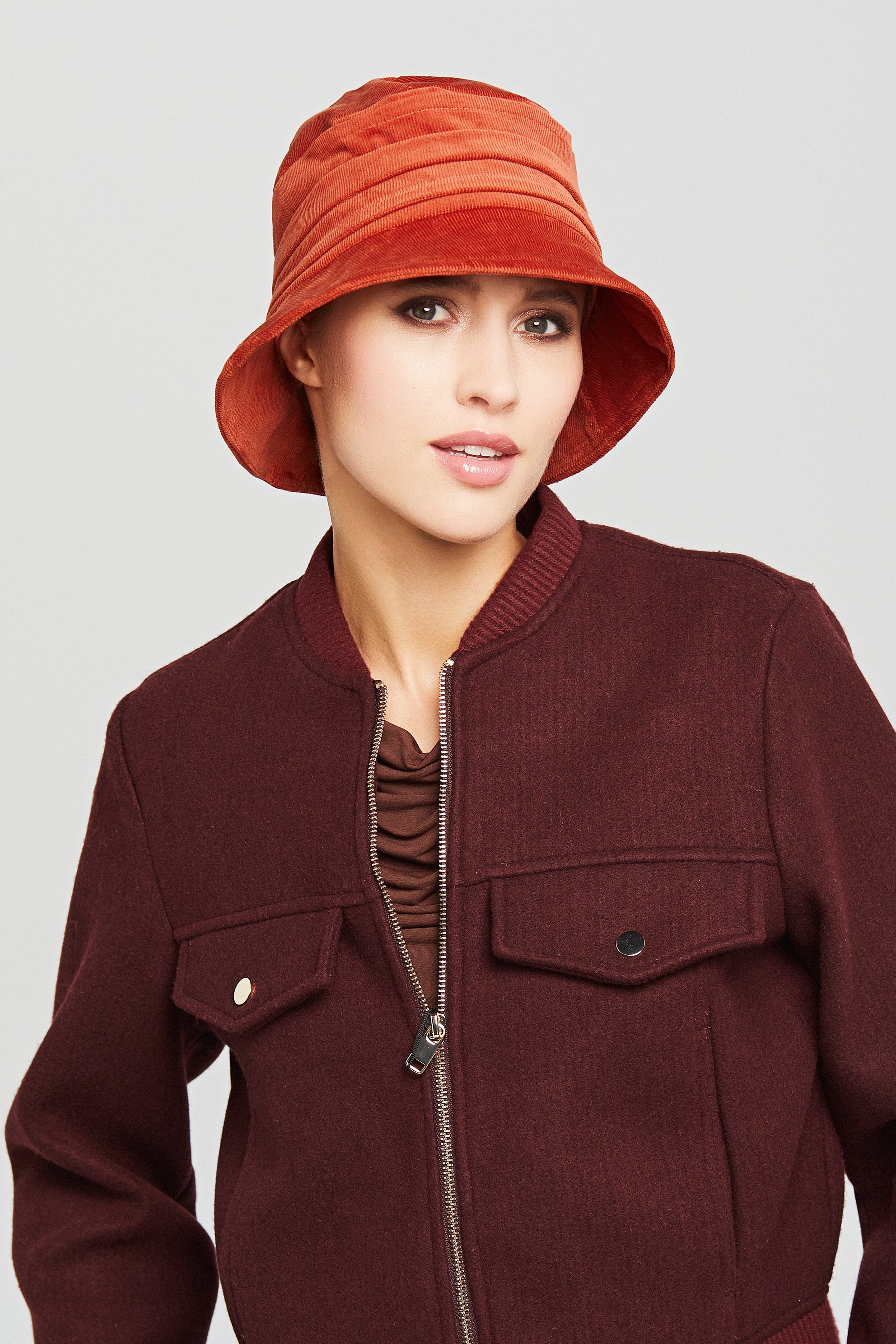 Gisela Mayer غطاء رأس كيميائي ألانا